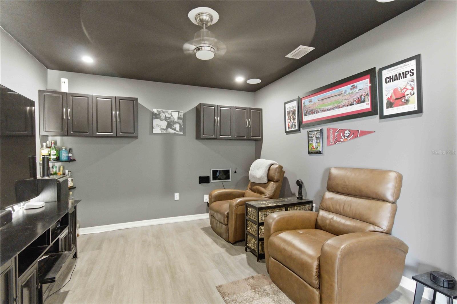 TROPICAL HARBOR SEC 3 - Residential