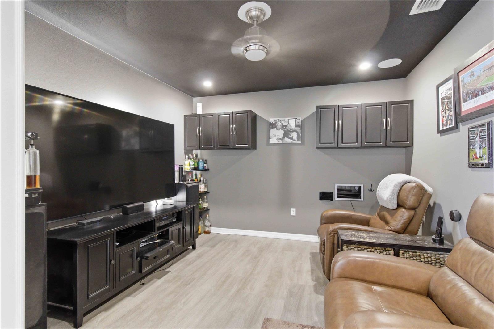 TROPICAL HARBOR SEC 3 - Residential