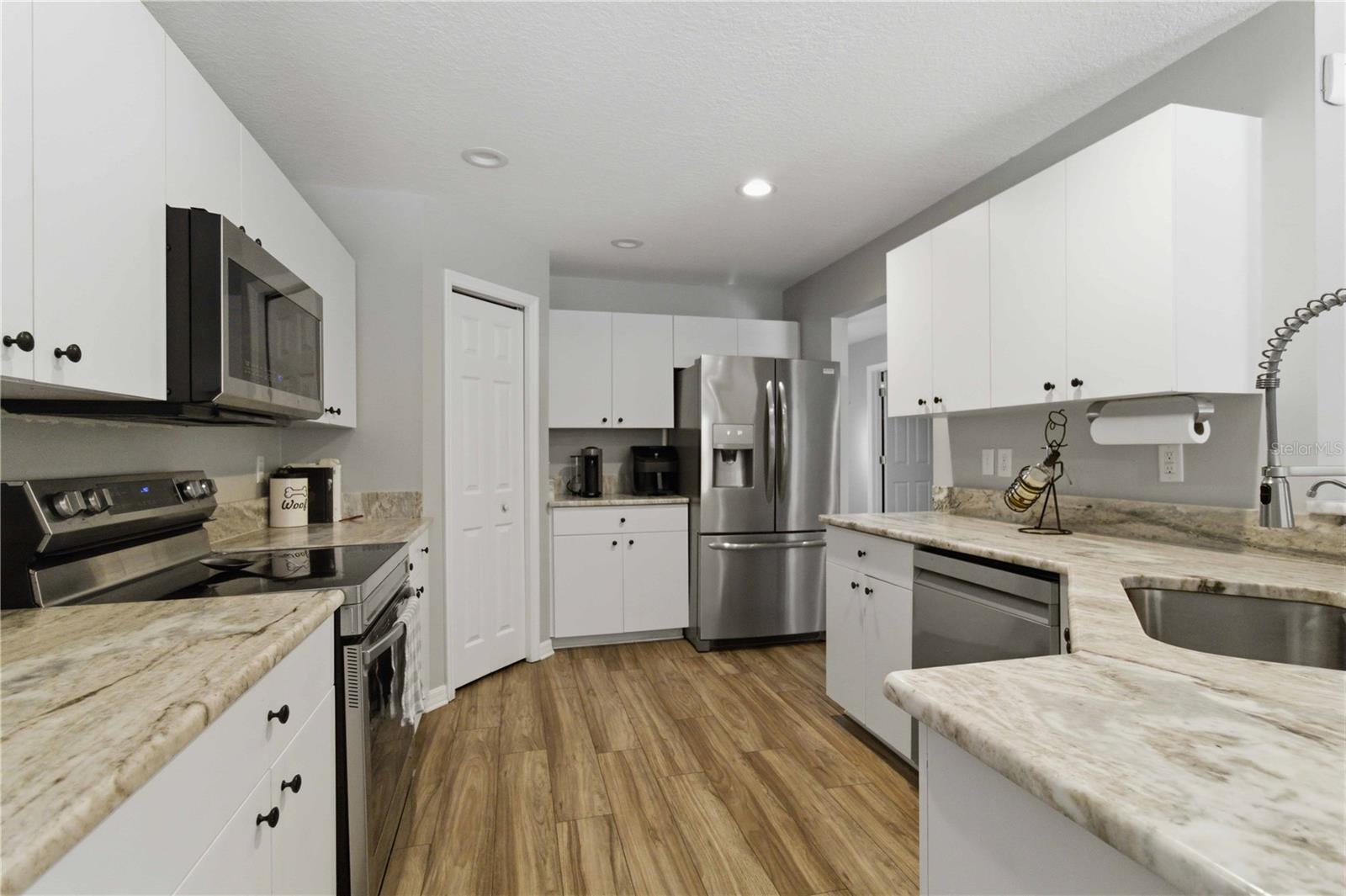 TROPICAL HARBOR SEC 3 - Residential