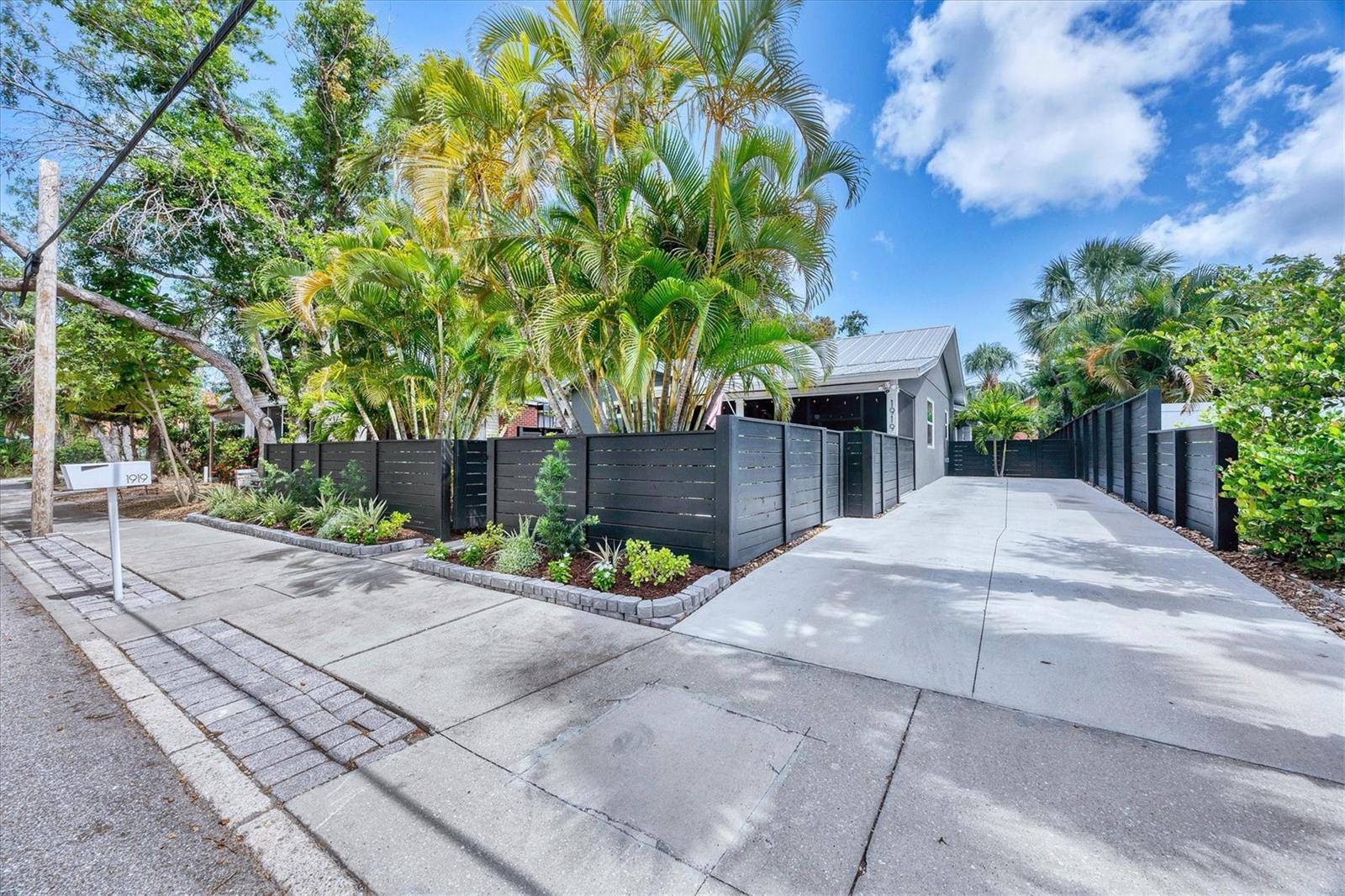 1919 LAUREL STREET