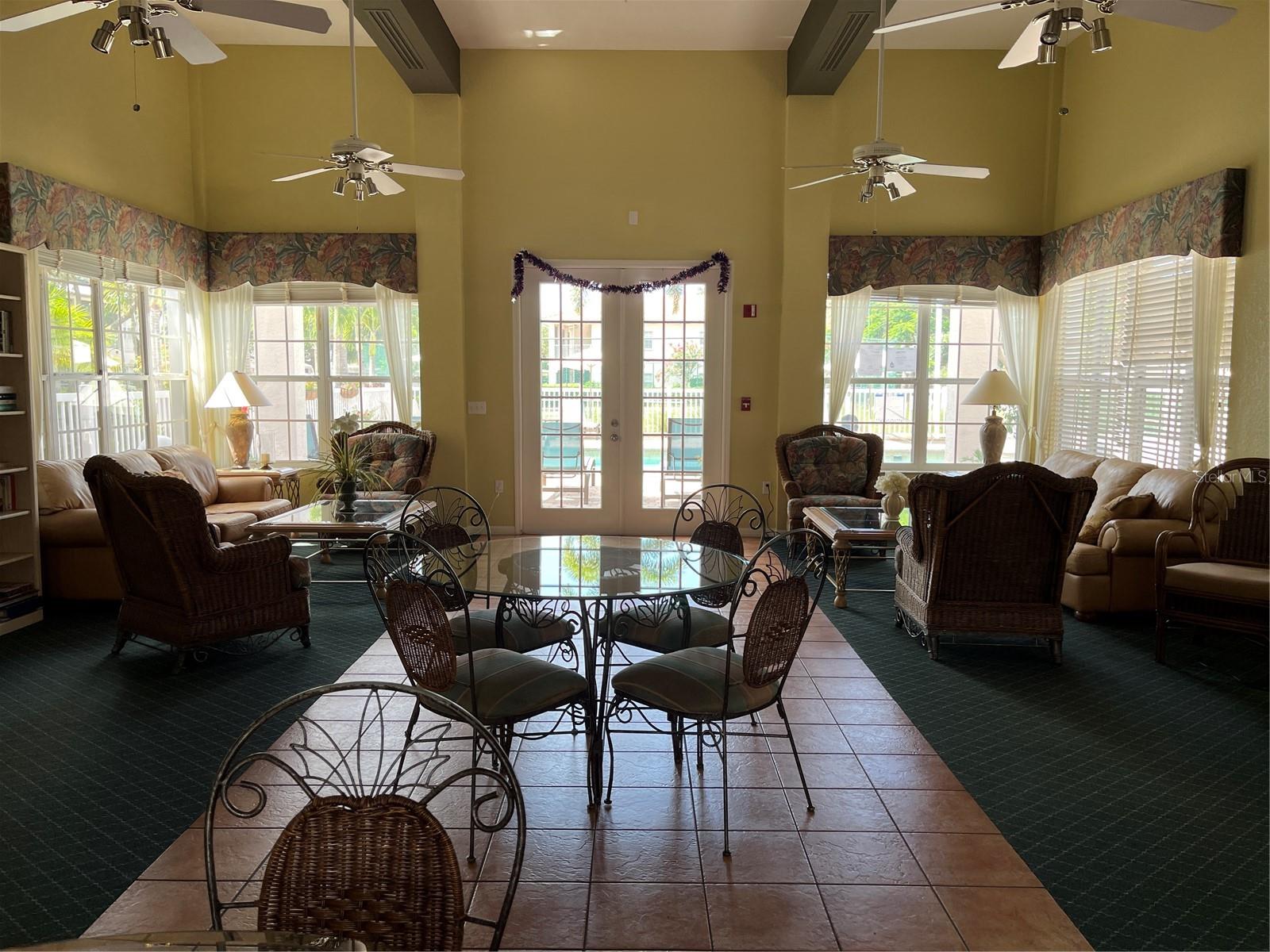 PLAZA DE FLORES - Residential Lease