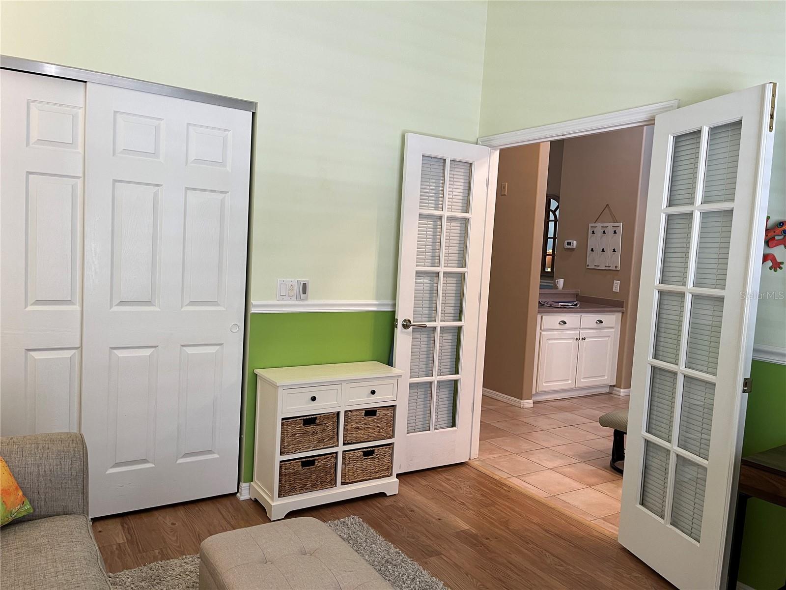 PLAZA DE FLORES - Residential Lease