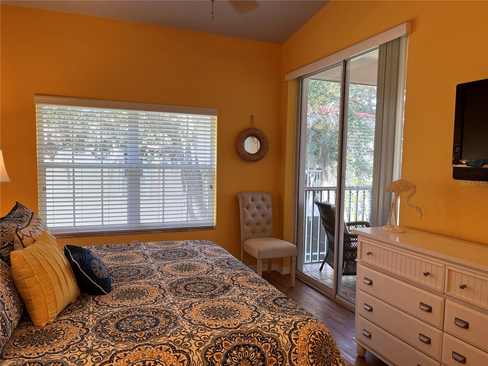 PLAZA DE FLORES - Residential Lease