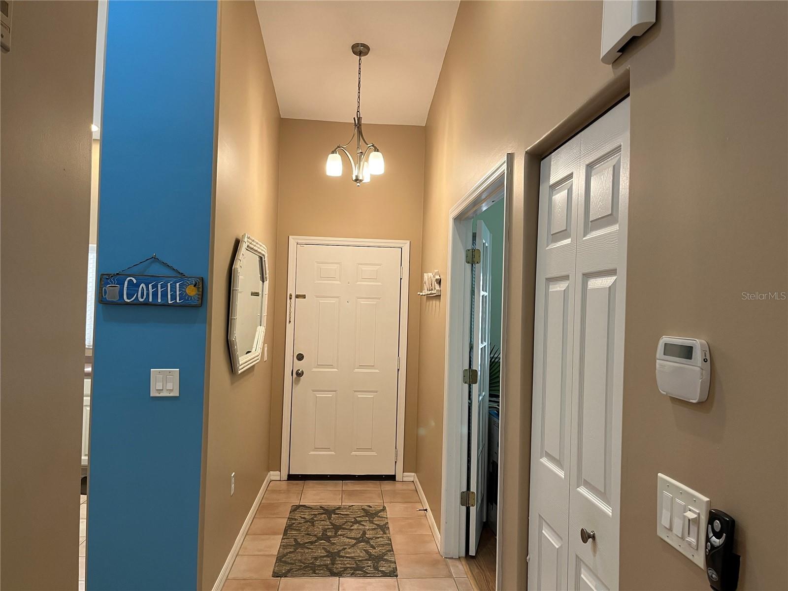 PLAZA DE FLORES - Residential Lease