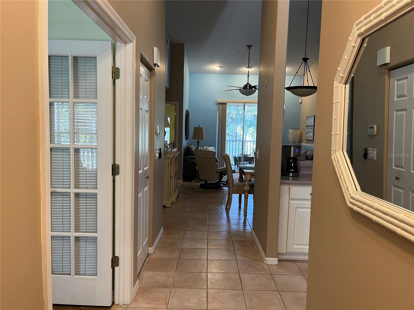 PLAZA DE FLORES - Residential Lease