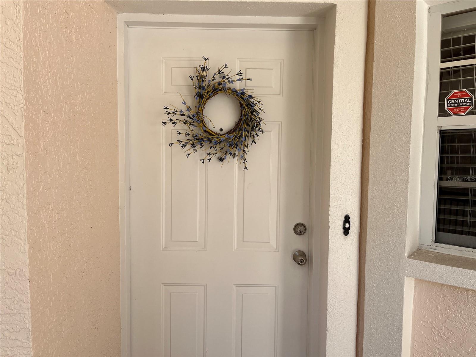 PLAZA DE FLORES - Residential Lease