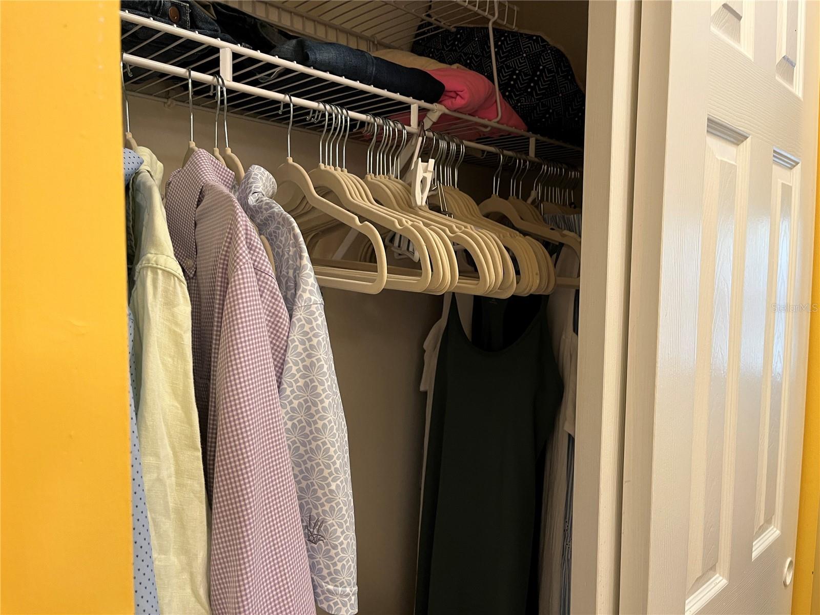 PLAZA DE FLORES - Residential Lease