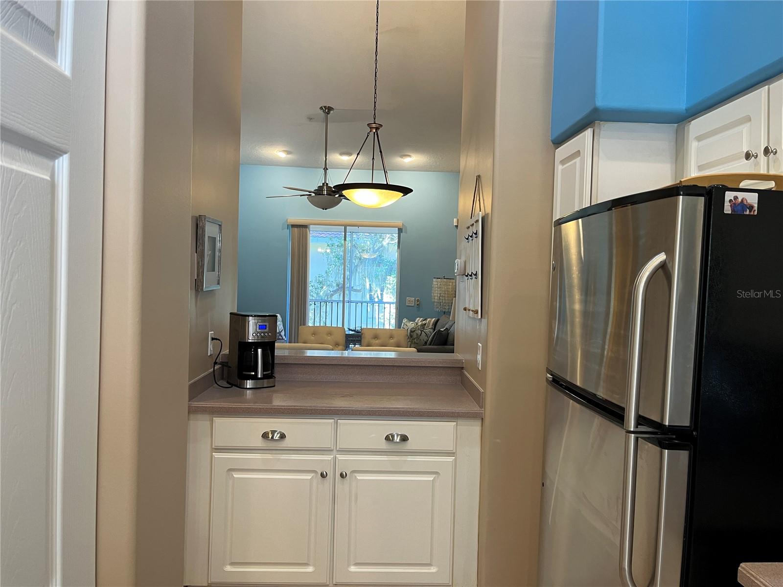 PLAZA DE FLORES - Residential Lease