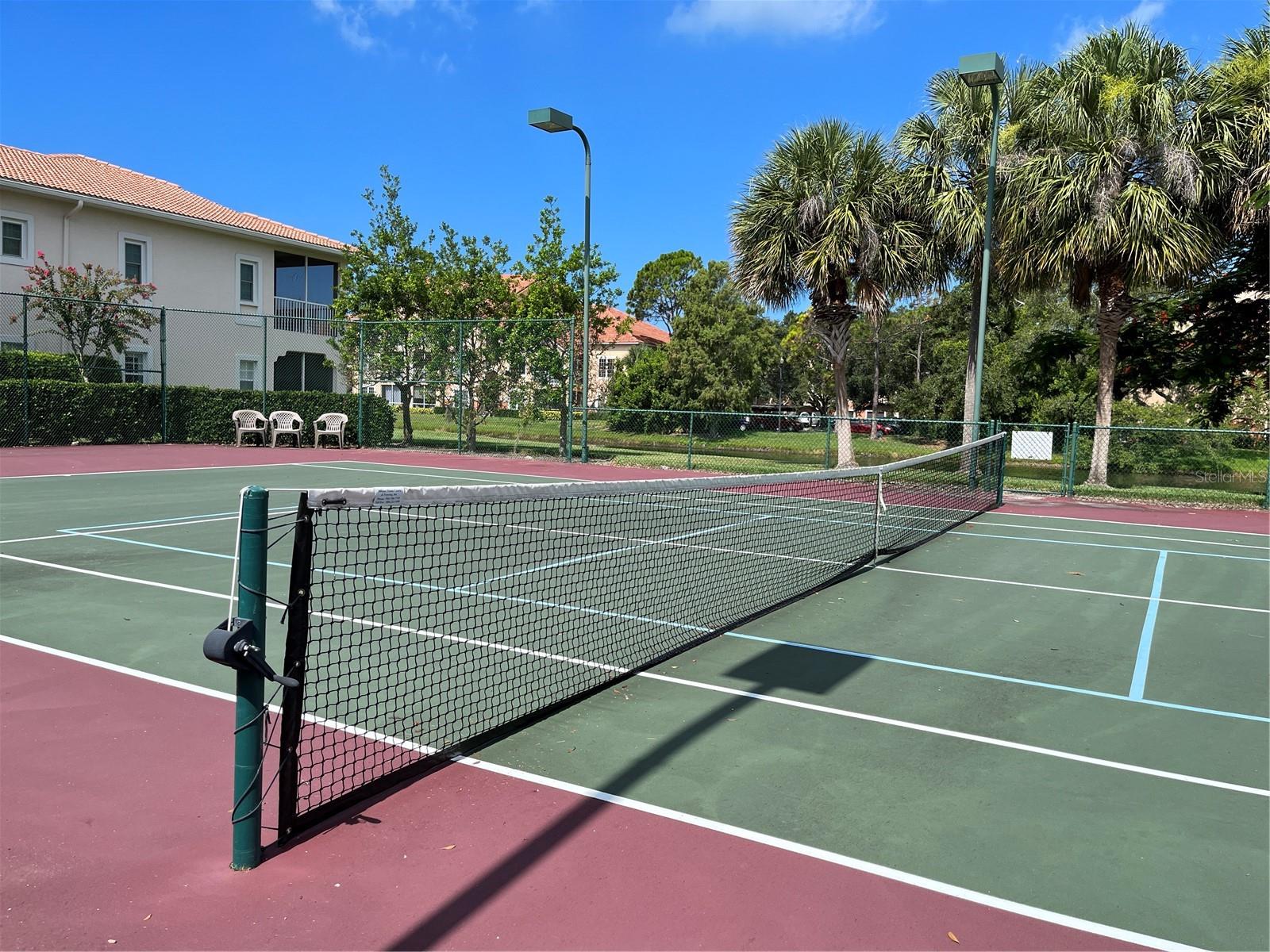 PLAZA DE FLORES - Residential Lease