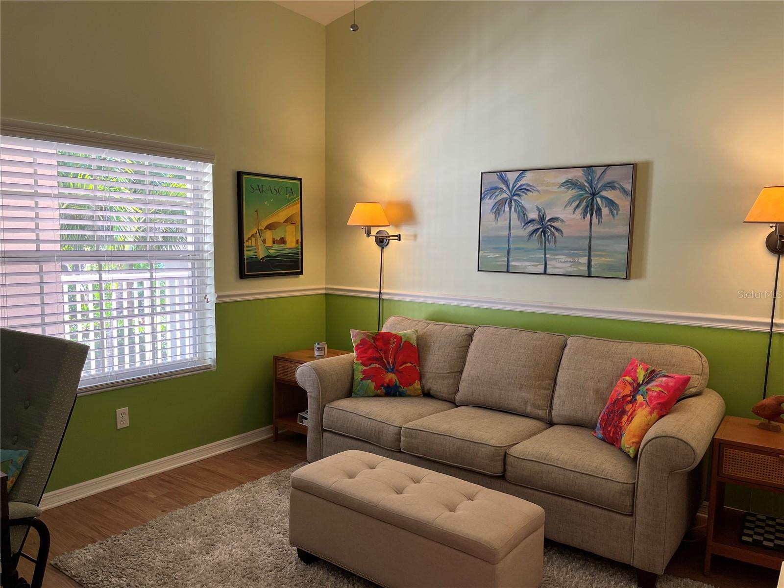 PLAZA DE FLORES - Residential Lease