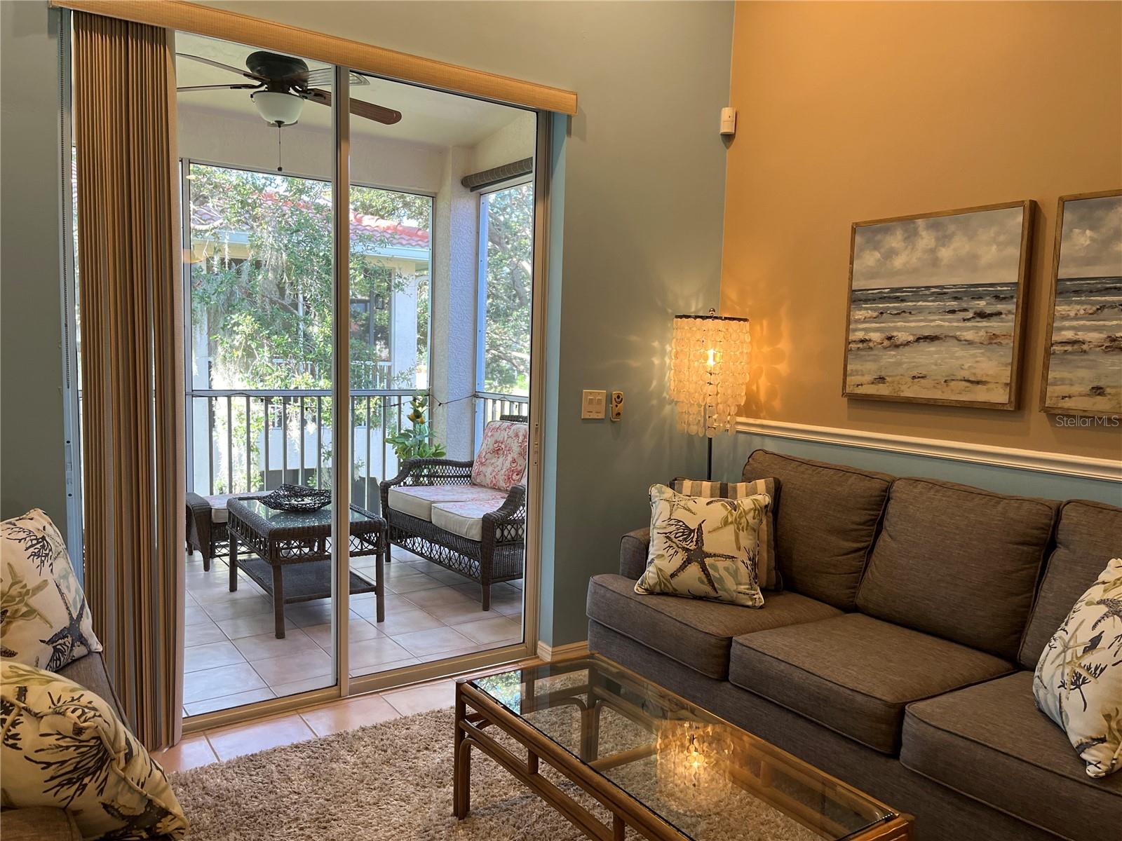 PLAZA DE FLORES - Residential Lease