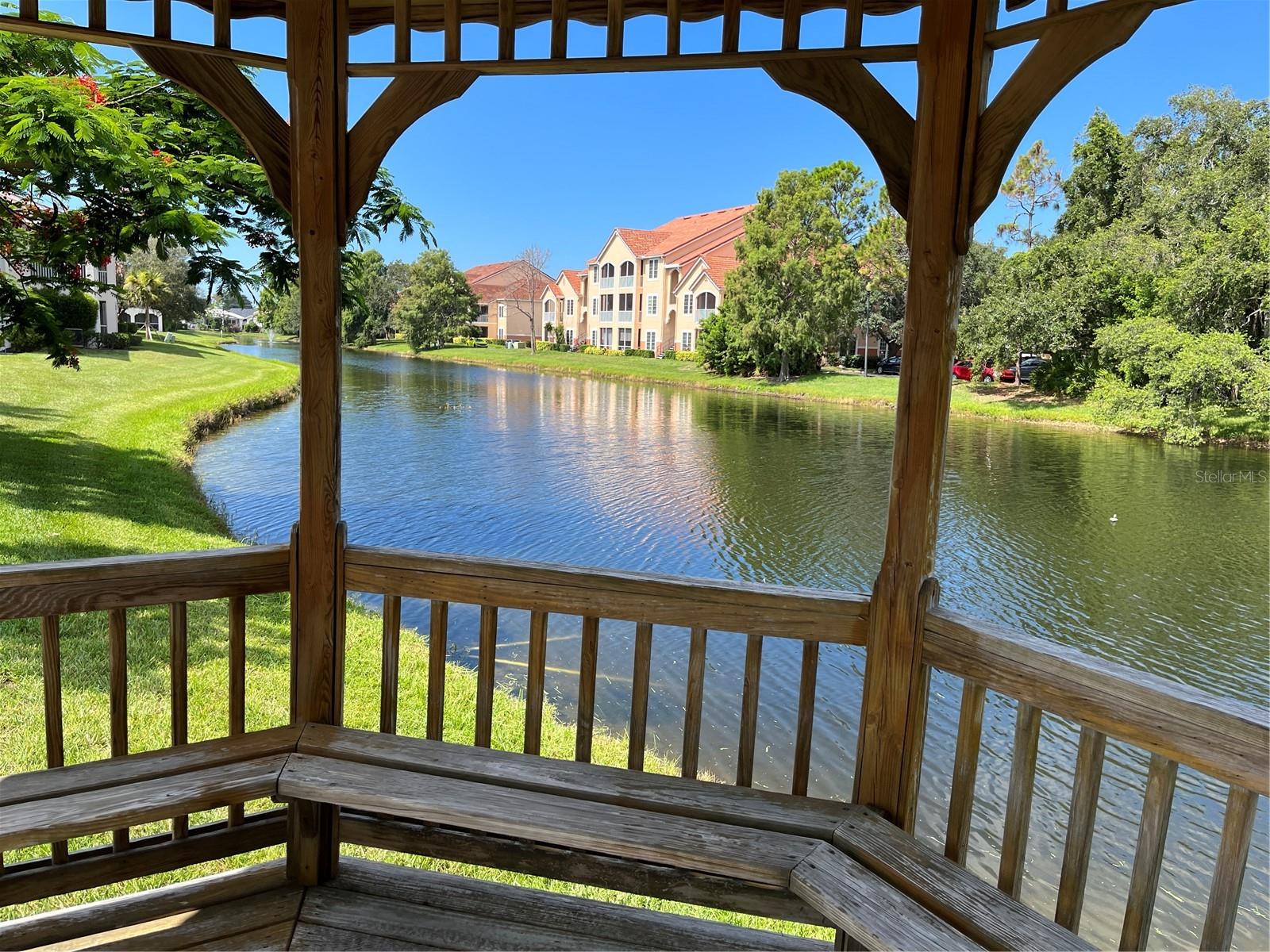 PLAZA DE FLORES - Residential Lease