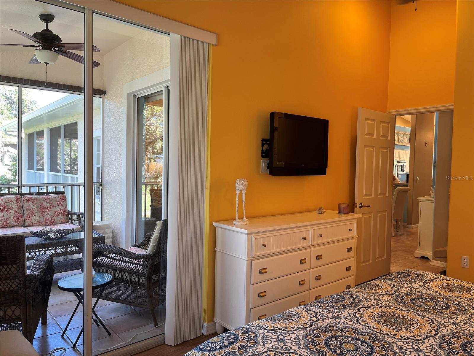 PLAZA DE FLORES - Residential Lease