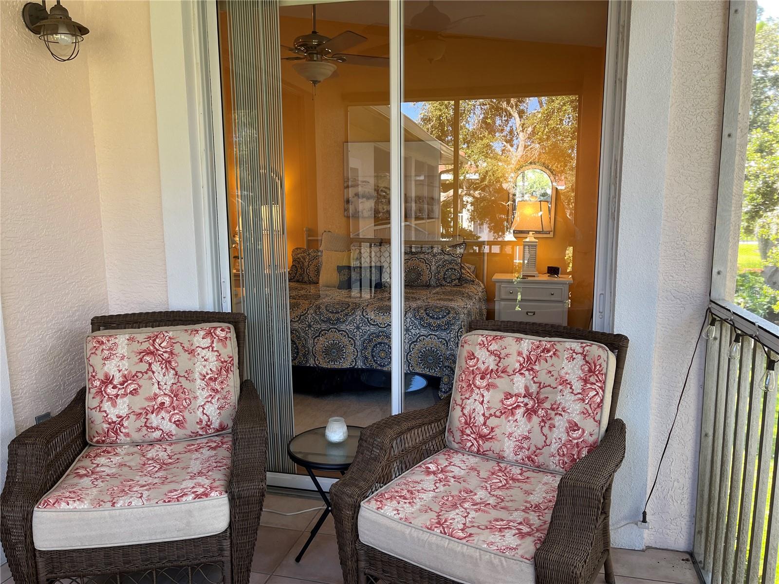 PLAZA DE FLORES - Residential Lease