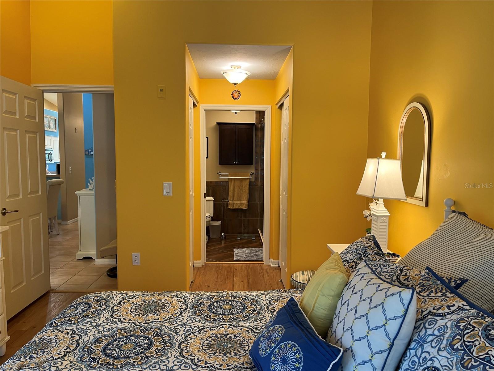 PLAZA DE FLORES - Residential Lease