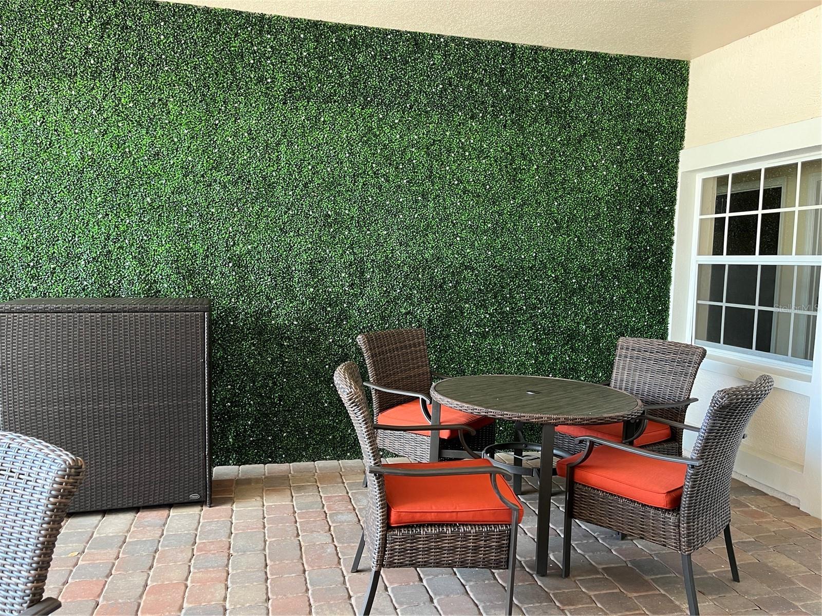 PLAZA DE FLORES - Residential Lease