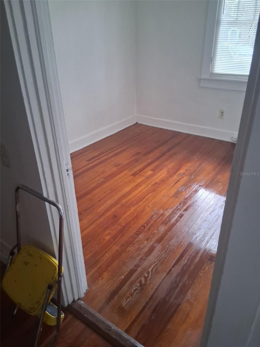 N L MILLS ADD - Residential Lease