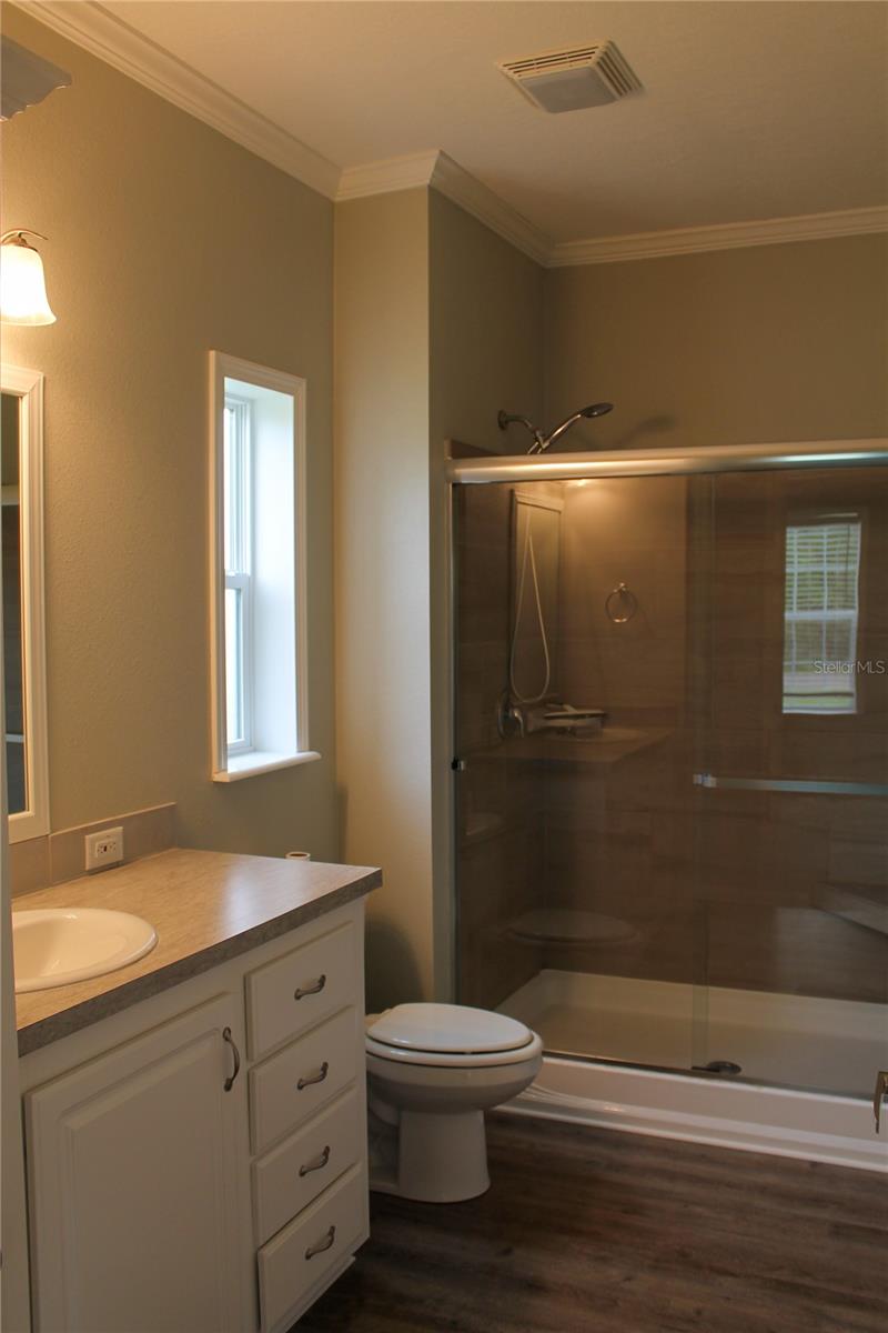 HOOD MANOR ESTATES - Residential Lease