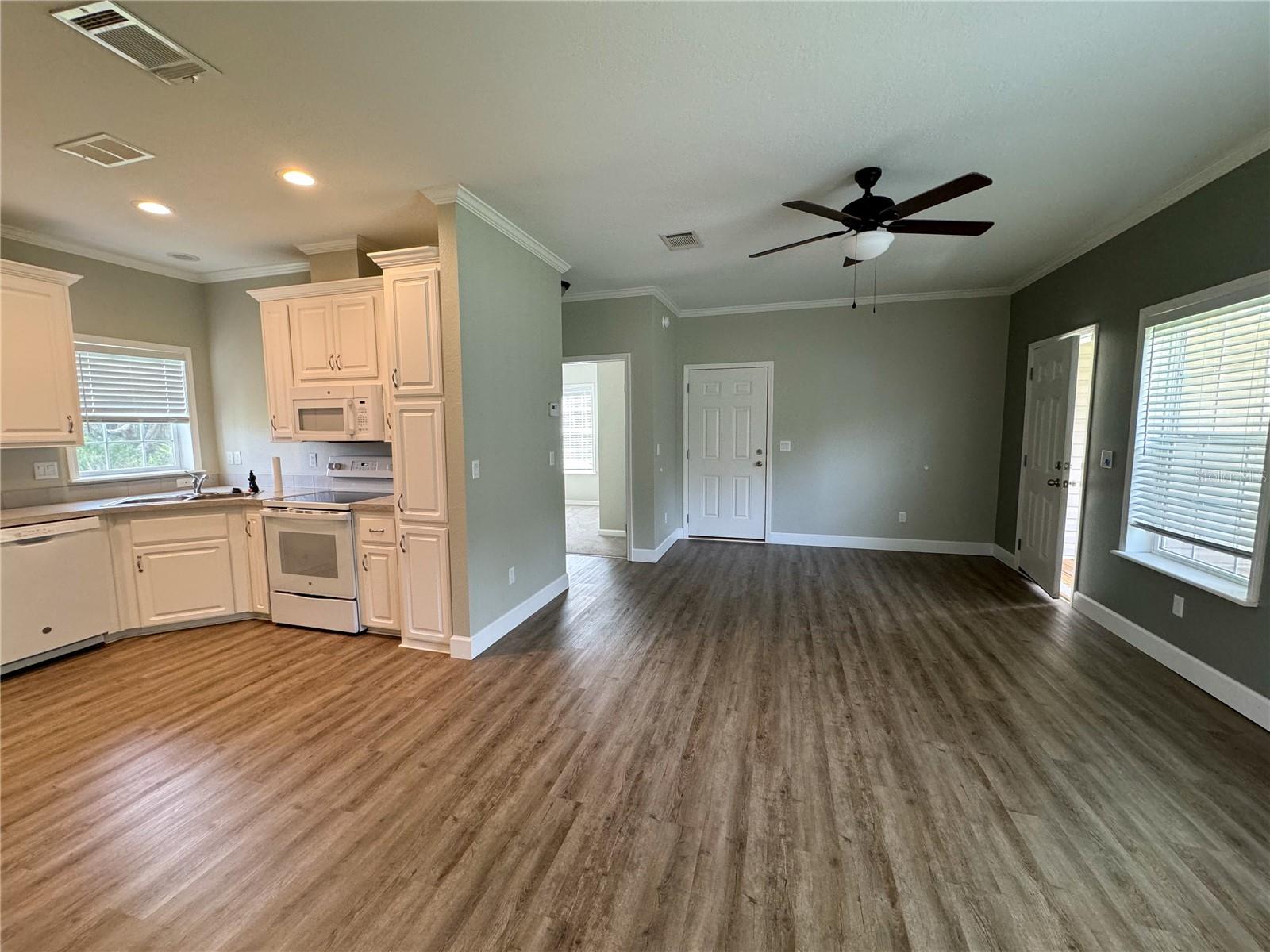 HOOD MANOR ESTATES - Residential Lease