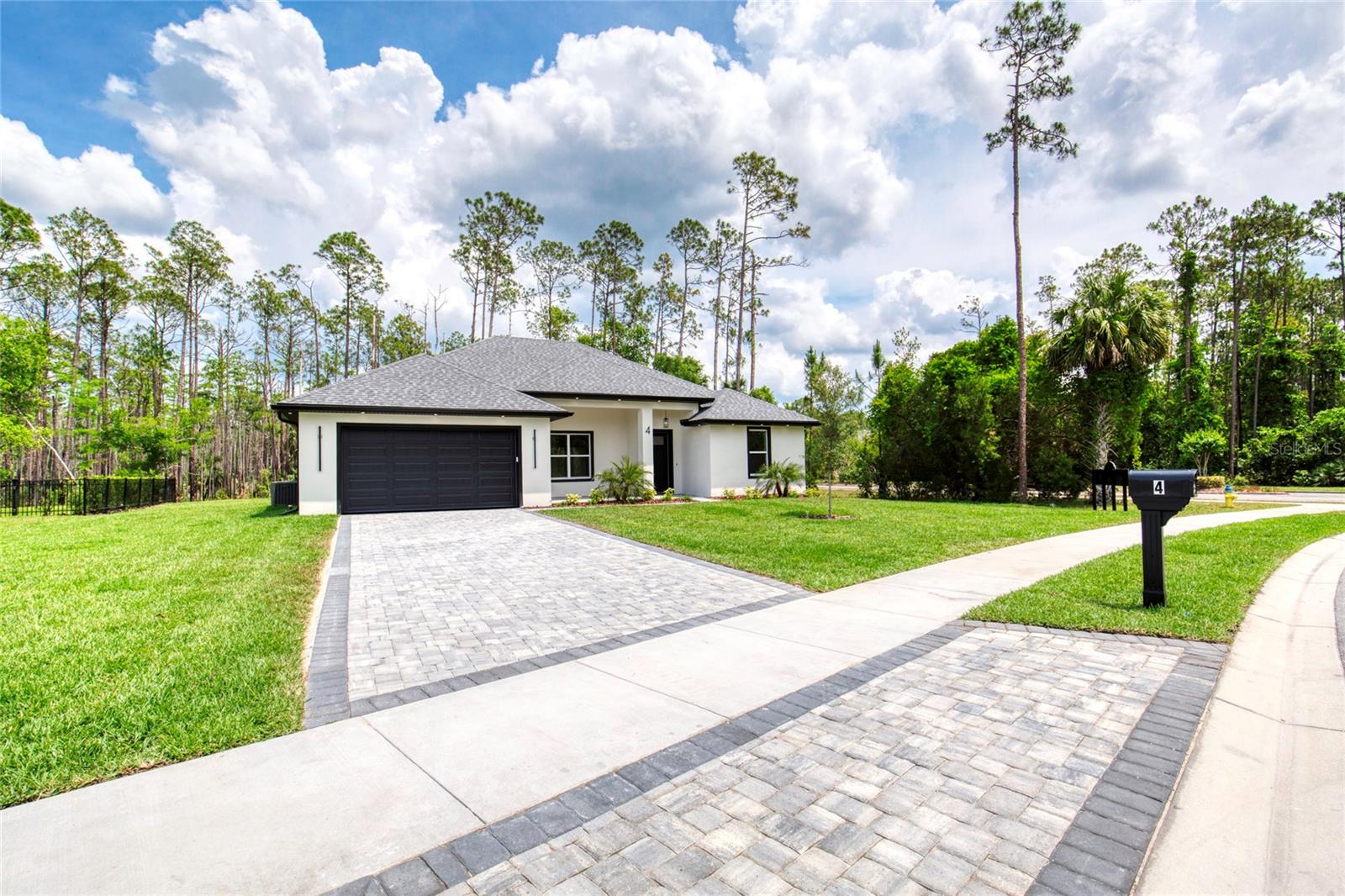 4 DEERFIELD COURT