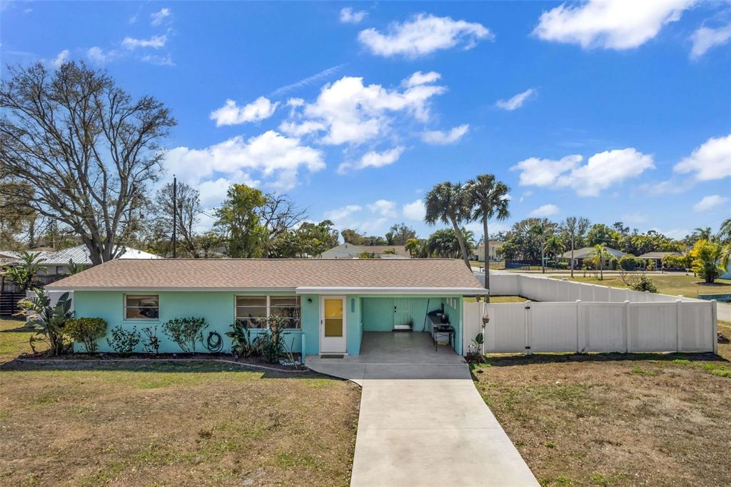 Photo of 960 Darwin Road, Venice, FL 34293 (MLS # D6146410)