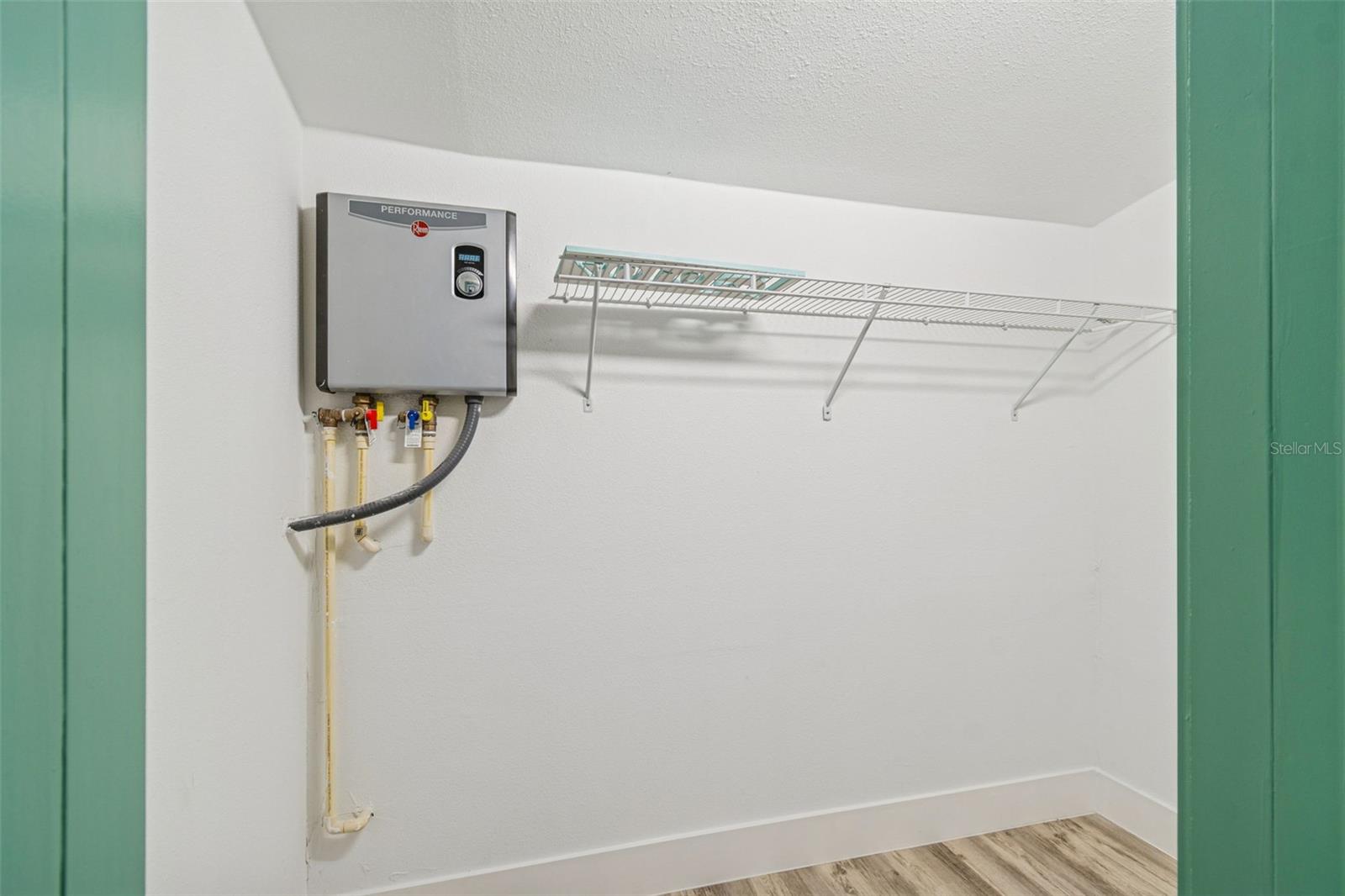 SUN-LIT SHORES - Residential