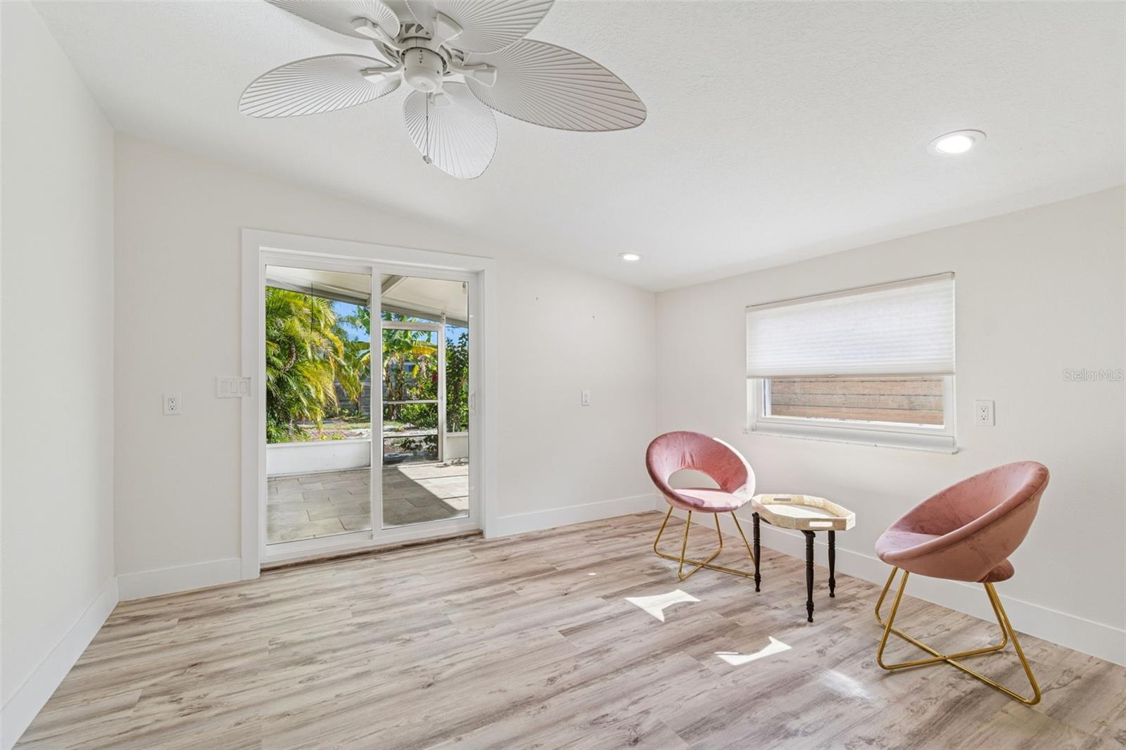 SUN-LIT SHORES - Residential