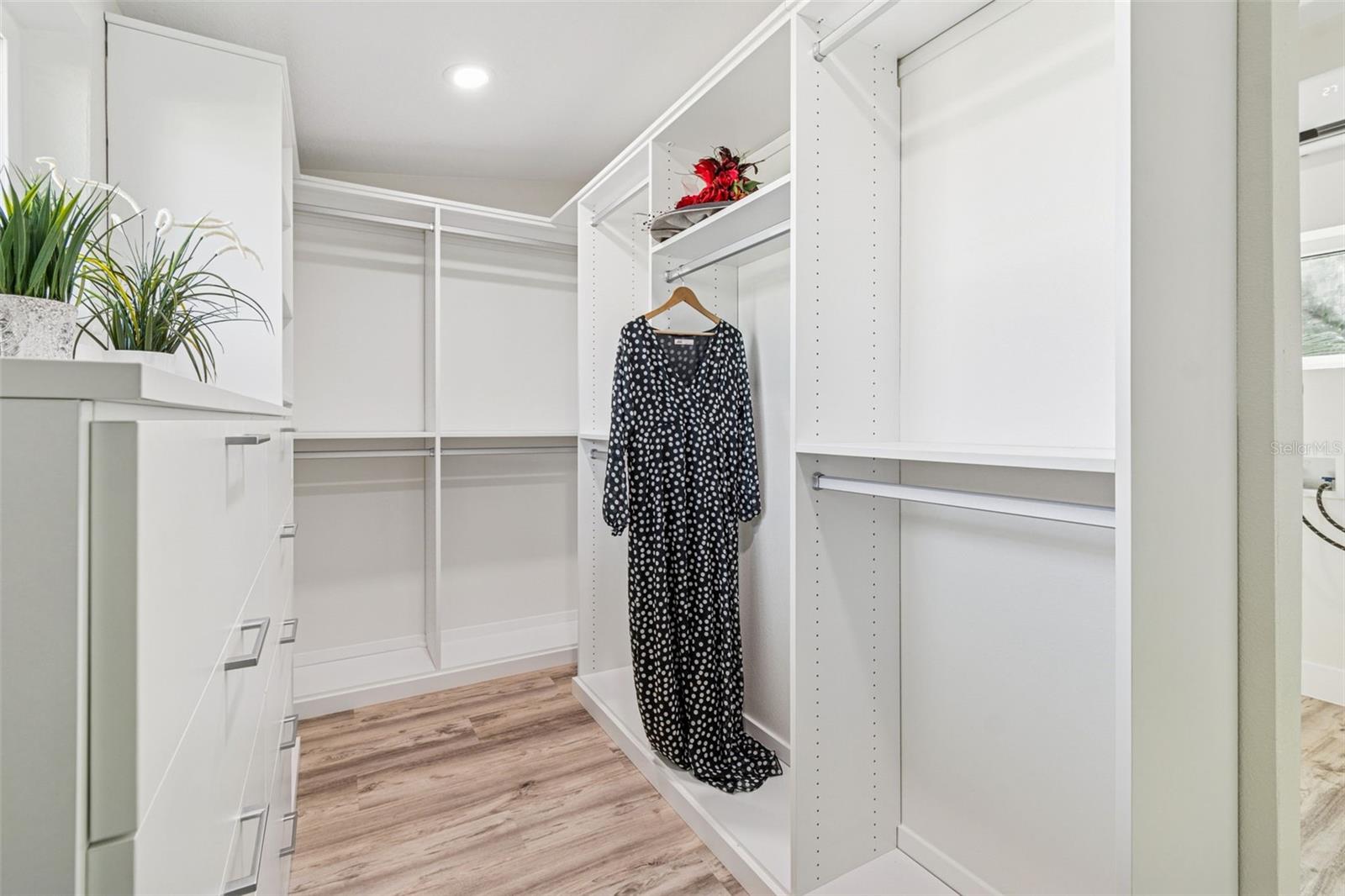 SUN-LIT SHORES - Residential