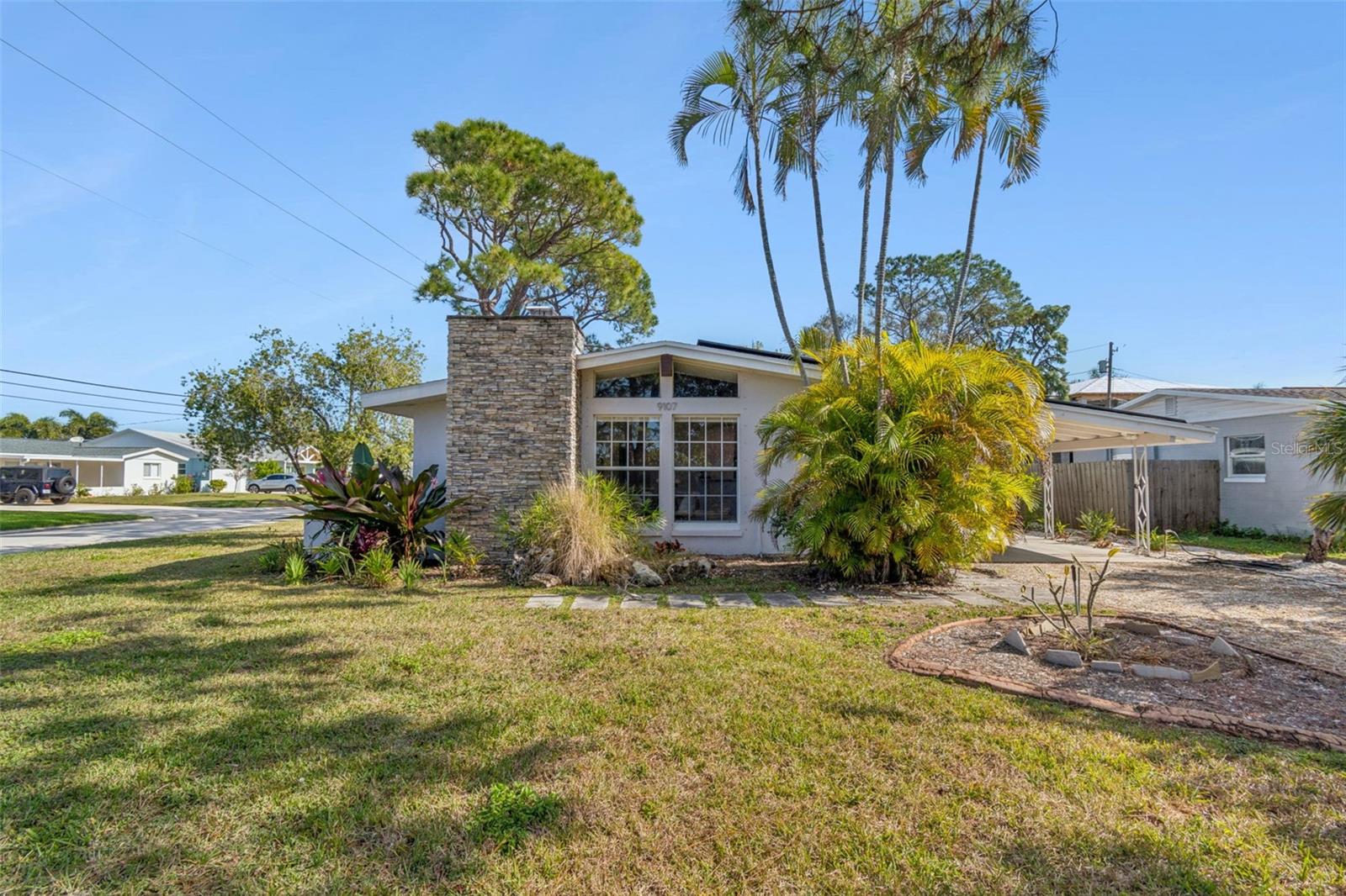 SUN-LIT SHORES - Residential