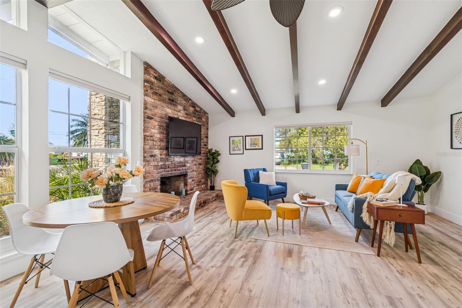 SUN-LIT SHORES - Residential