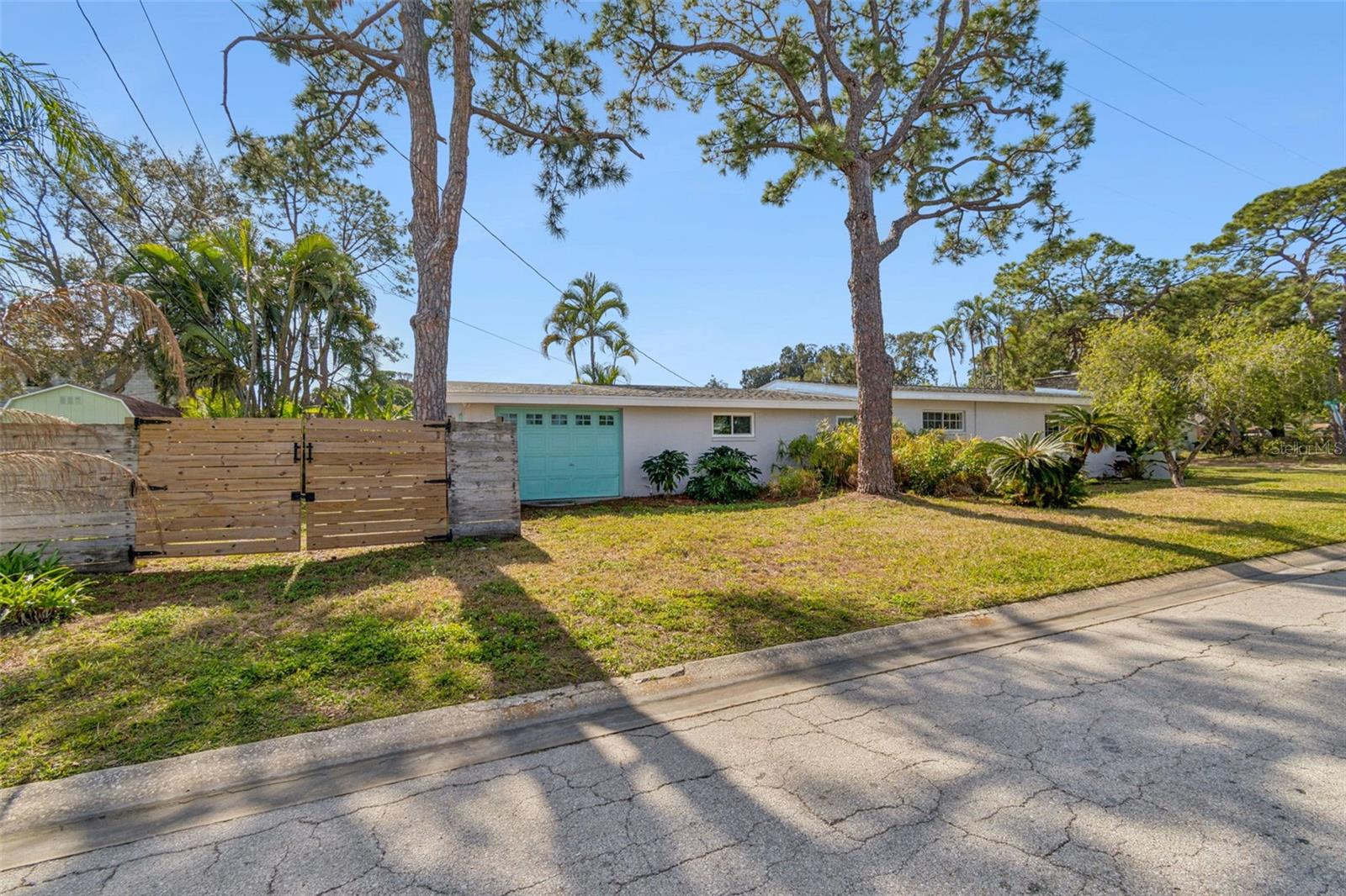 SUN-LIT SHORES - Residential