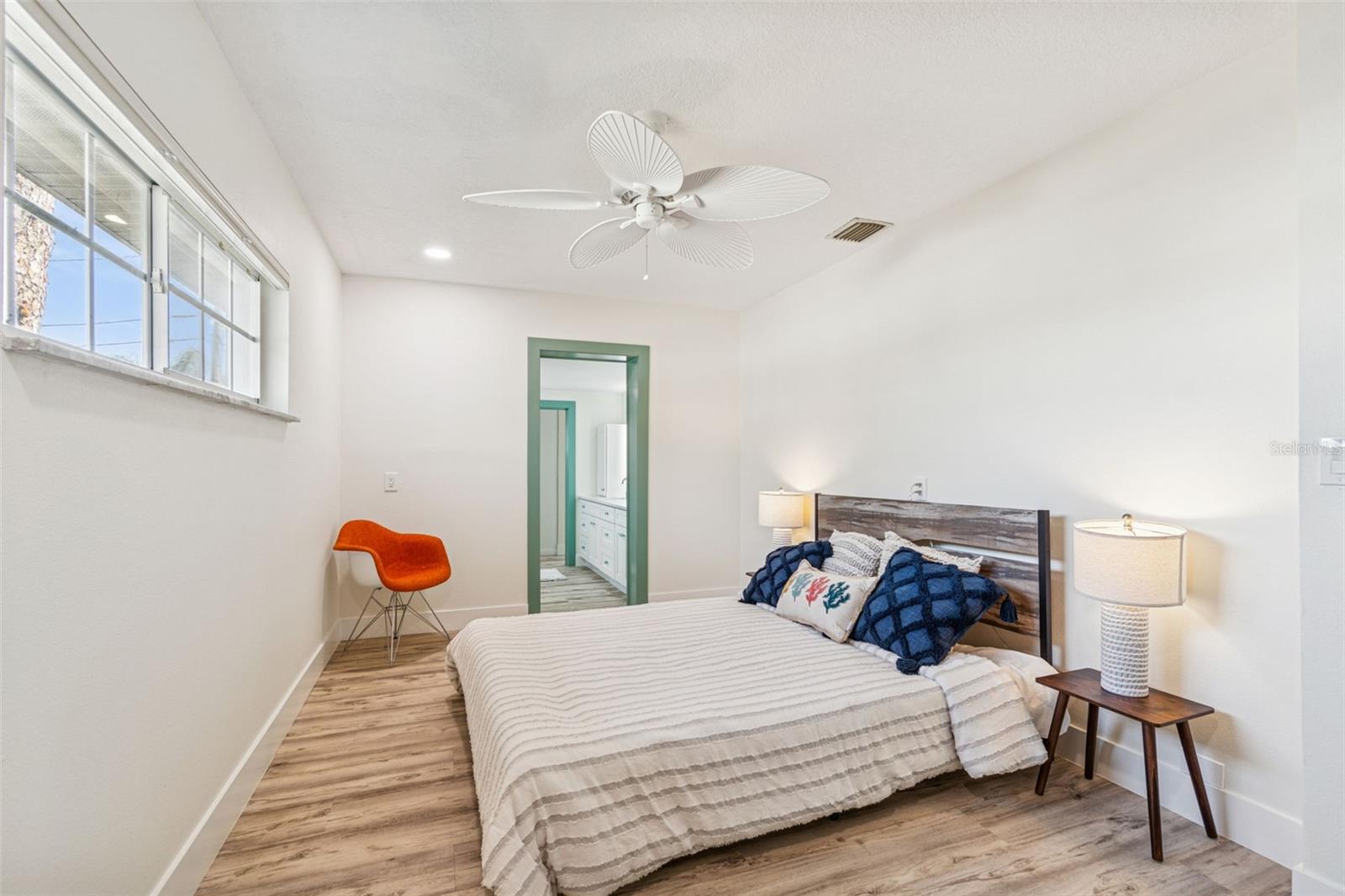 SUN-LIT SHORES - Residential