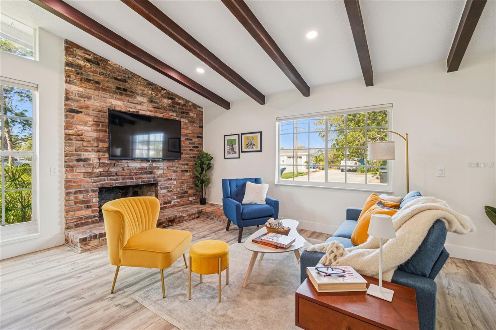 SUN-LIT SHORES - Residential