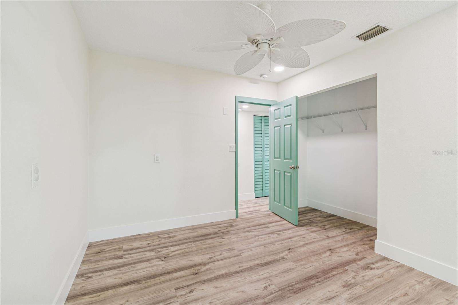 SUN-LIT SHORES - Residential