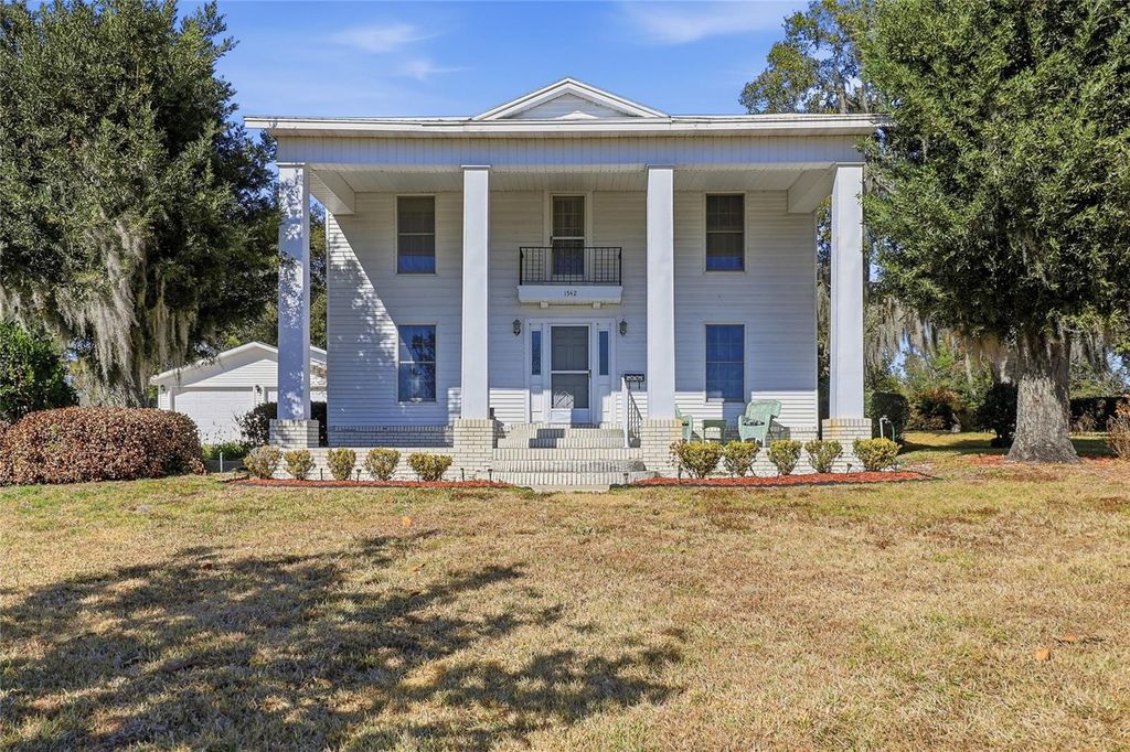 Photo of 1542 Lake Ariana Boulevard, Auburndale, FL 33823 (MLS # L4957305)