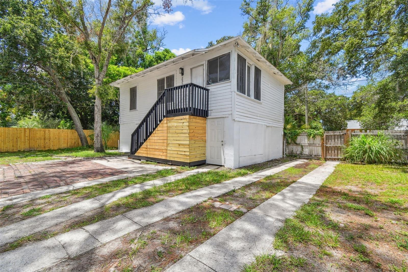 Fantastic updated and renovated one bedroom half duplex for rent just a few blocks away from downtown St Pete with lots of storage space! Front home is also available for rent. Call today before its too late!