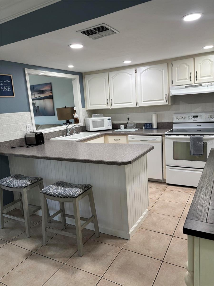 BAY STREET VILLAS - Residential