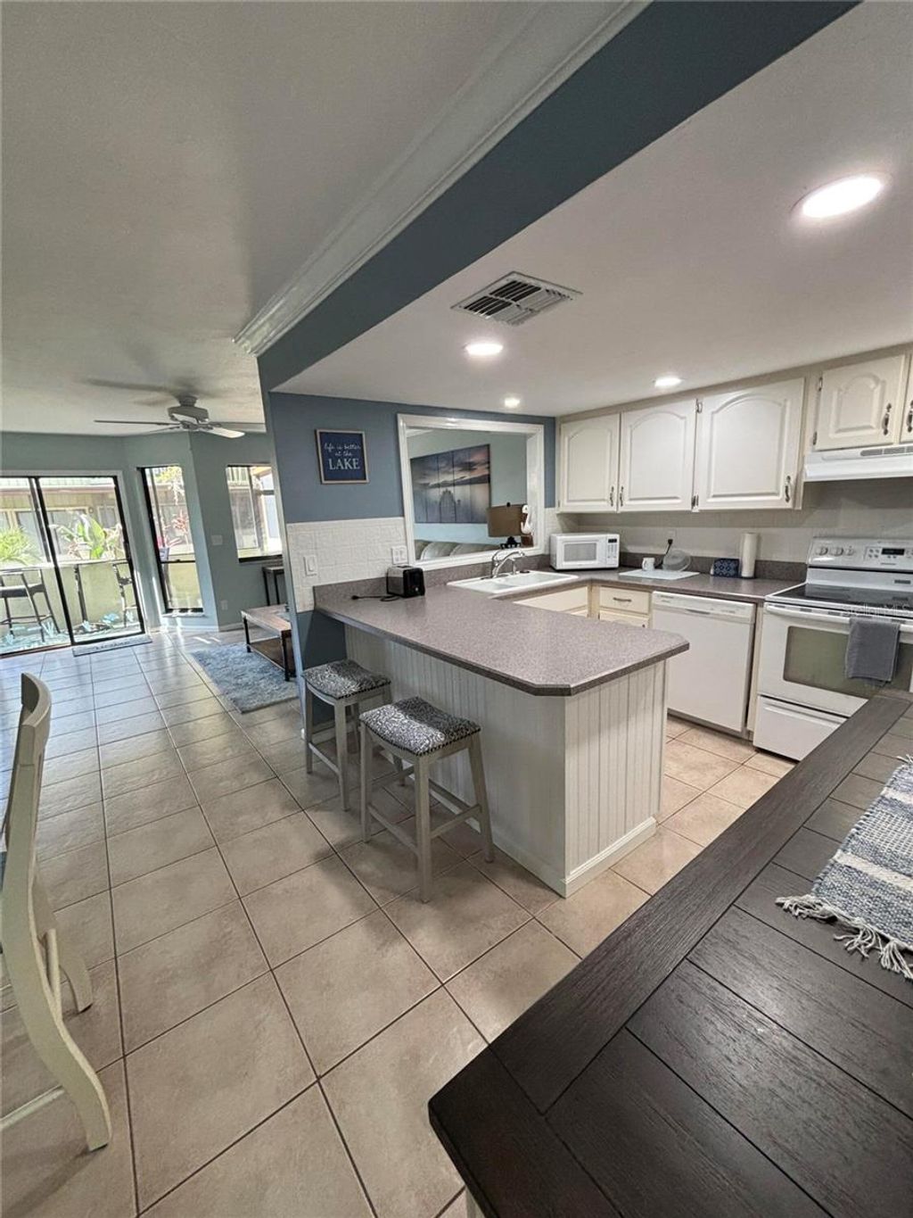 Photo of 1561 Lakeview Drive #977, Sebring, FL 33870 (MLS # O6408898)
