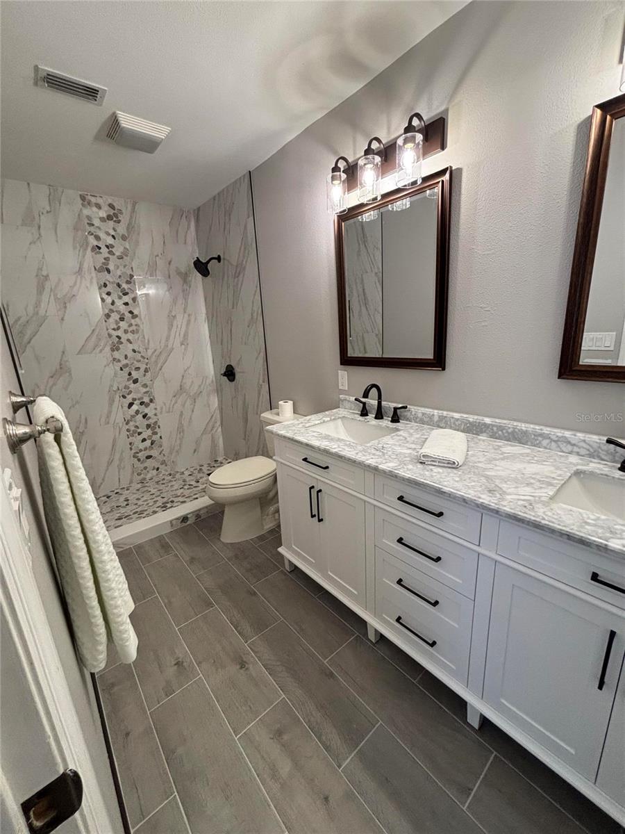 BAY STREET VILLAS - Residential