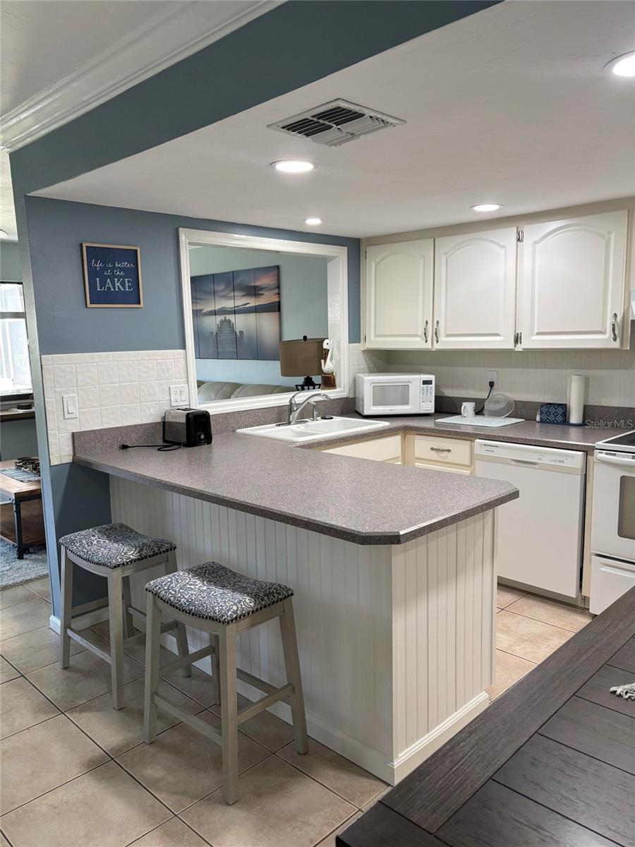 BAY STREET VILLAS - Residential