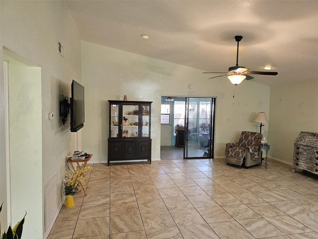 Photo of 5013 SE 108th Place, Belleview, FL 34420 (MLS # OM715324)