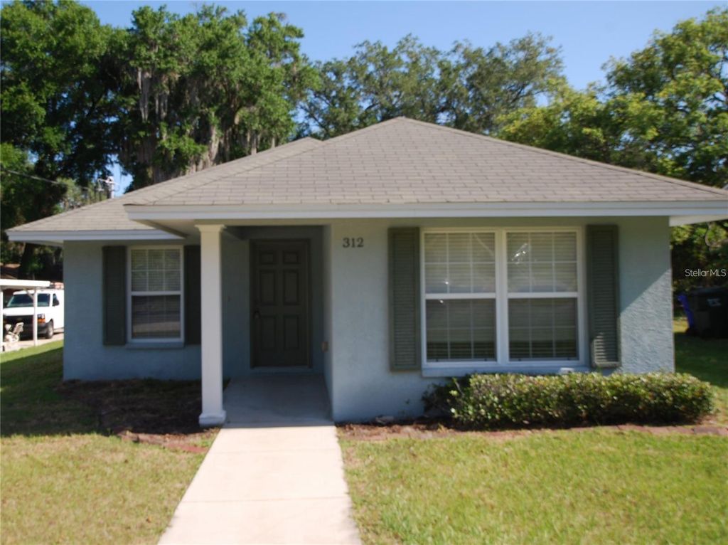 Photo of 312 E Hibiscus Drive, Lakeland, FL 33803 (MLS # L4957945)