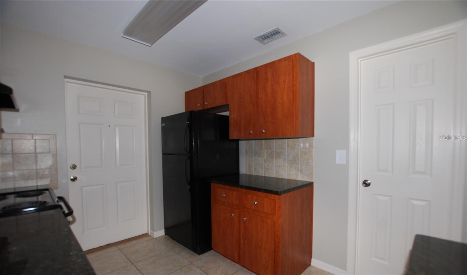 HORNEYS J T ADD 01 - Residential Lease