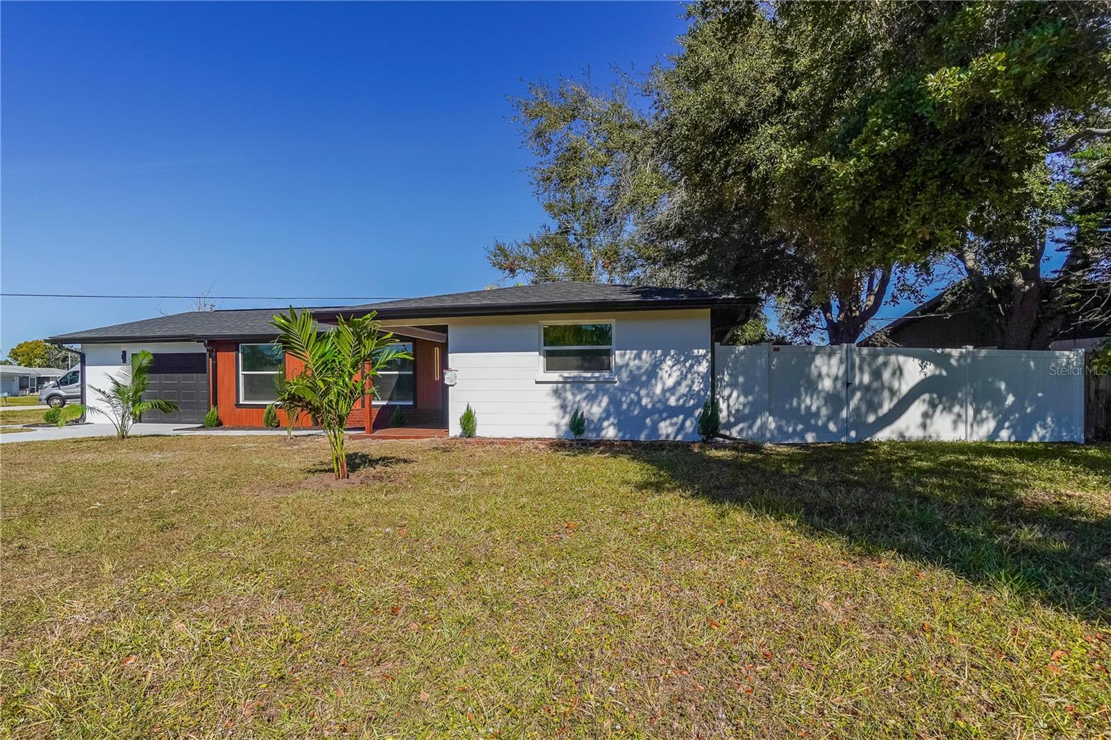 VENICE GARDENS - Residential