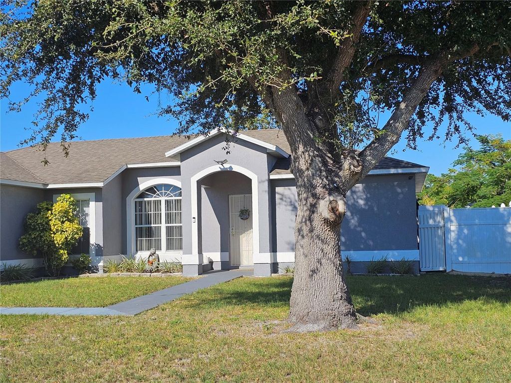 Photo of 540 Oak Branch Circle, Kissimmee, FL 34758 (MLS # S5143403)