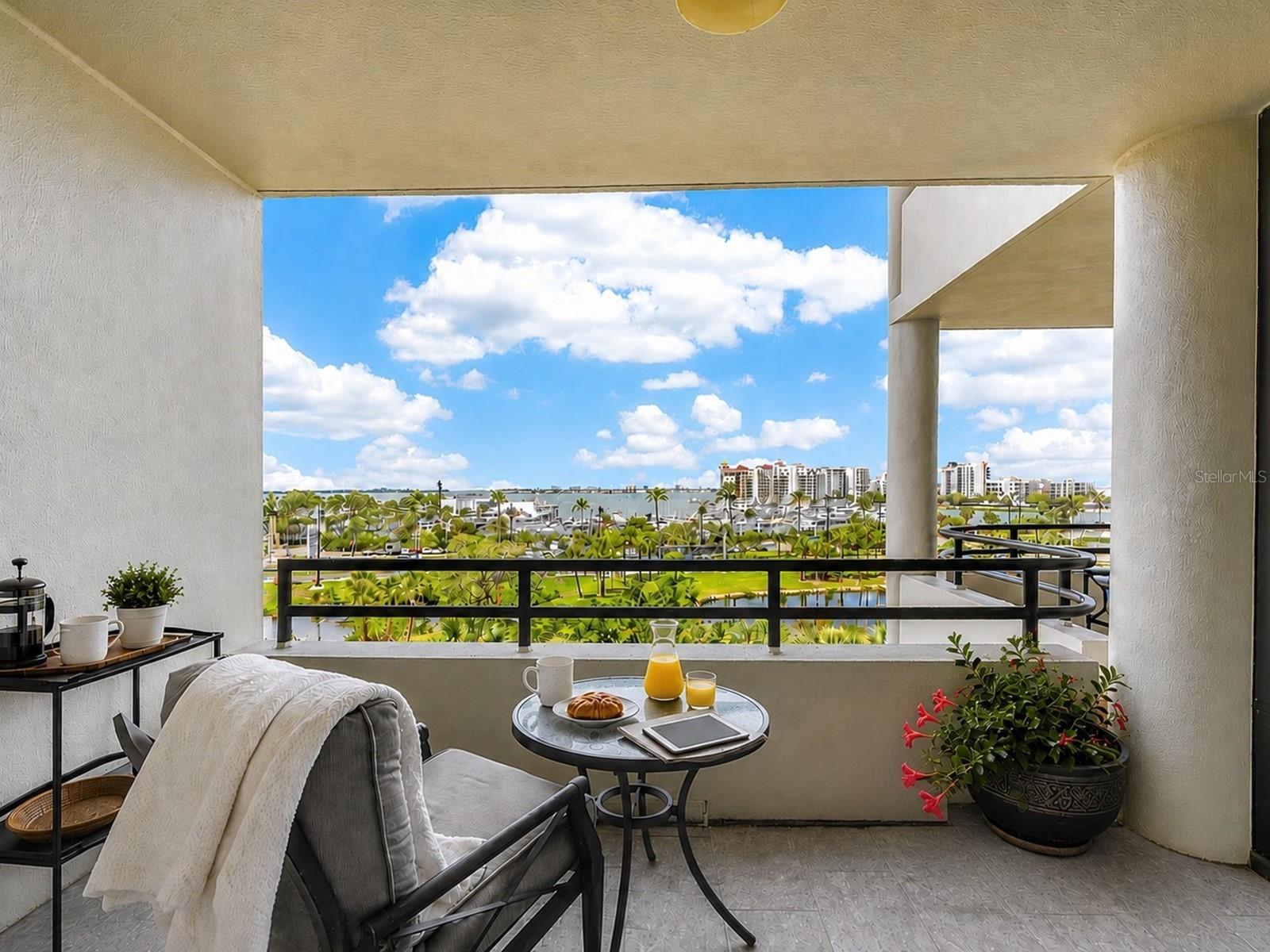 BAY PLAZA - Residential