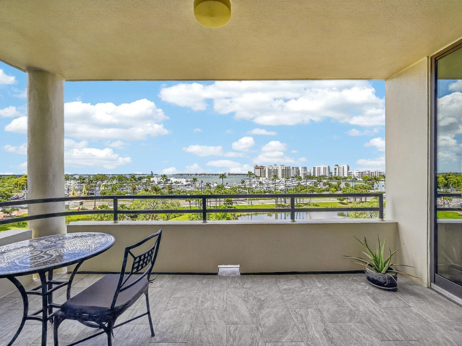 BAY PLAZA - Residential