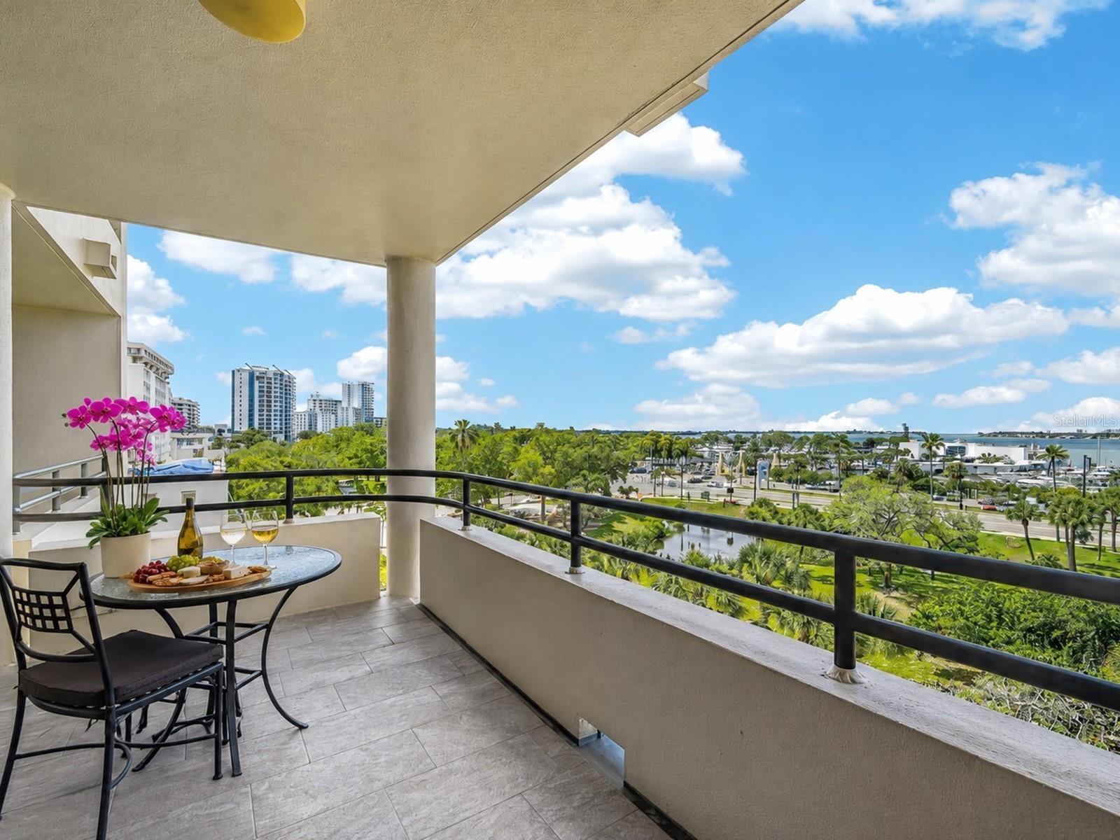 BAY PLAZA - Residential