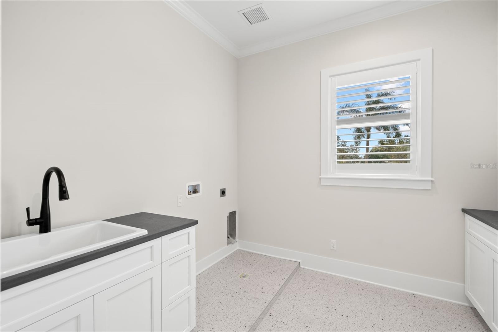 WEST SHORE CREST - Residential