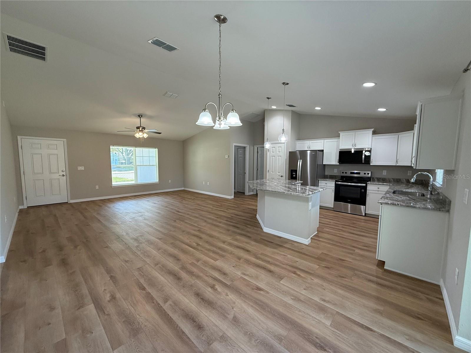 ROLLING RANCH ESTATES - Residential Lease